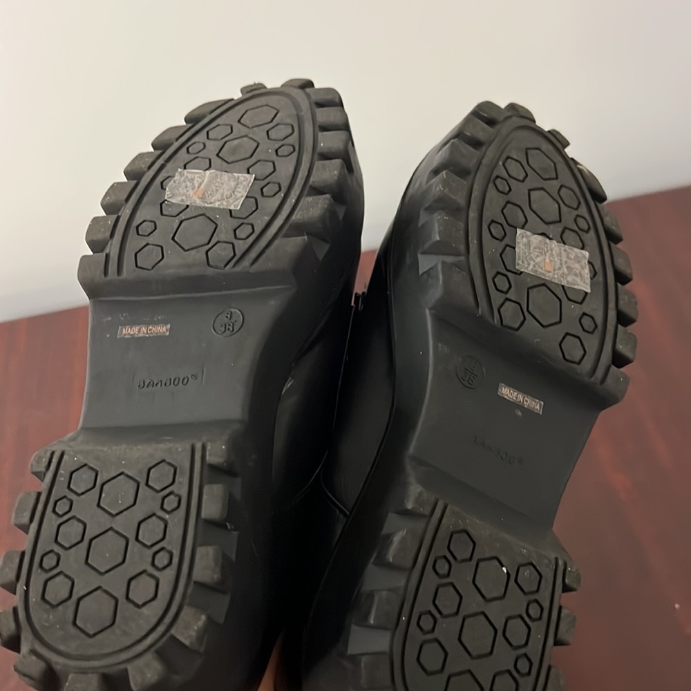 Shoes - Picture 5 of 5